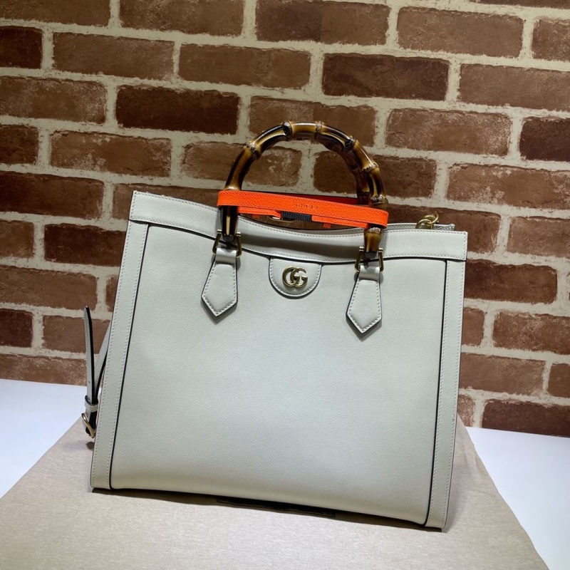 G*u*i shopping bags